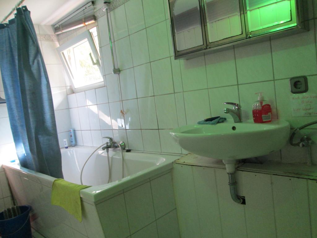 WG-Zimmer nähe Hubland- Uni sandbühlweg - WG-Bad