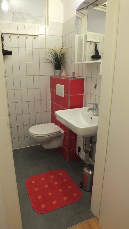 Komplettmiete (inkl. Internet) zentral gelegenes, modern eingerichtetes Businessapartment – 40215 Düsseldorf Friedrichstadt – Vorschaubild 3
