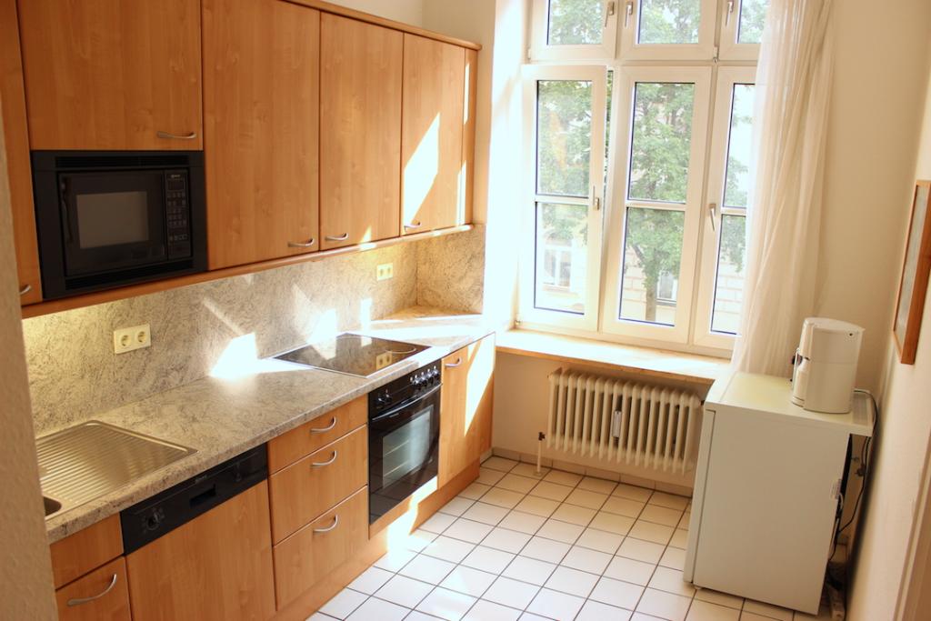 Wohnung Schwabing-Freimann Wilhelmstrasse 15 - Einbauküche mit integr.Mikrowelle, Geschirrspüler, 4 Herdplatten/Backrohr, Teekocher, Kaffeemaschine, Toaster