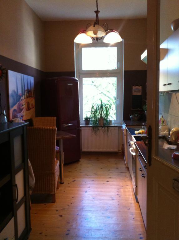 Möbliertes Zimmer im schönen Altbau