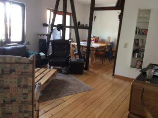 Anzeigenbild: Große, schöne Altbauwohnung mit riesiger Tachterrasse als 2er WG oder Pärchenwohnung nutzbar