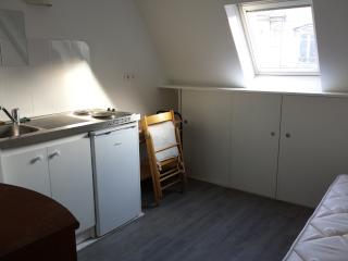 Ad image: Möbliertes Studio im belebten 17. Arrondissement