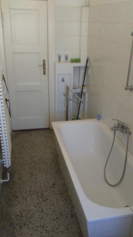 1 Zimmer Wohnung / Prenzlauer Berg zur Zwischenmiete an 1 Person / Ca. 40qm in 54 qm Wohnung (Nahe Ringbahn S "Prenzlauer Allee") – 10409 Berlin Prenzlauer Berg – Vorschaubild 11