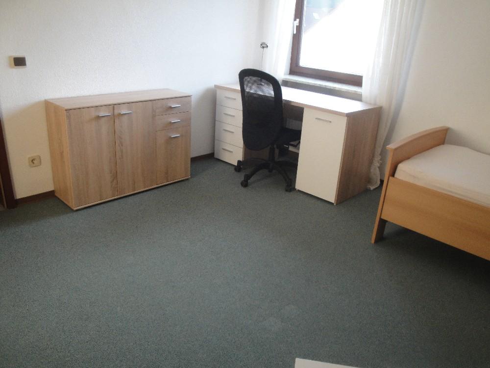 WG-Zimmer Nähe Renningen in Iptingen Gemeinde Wiernsheim Hofwiesenstraße 14 - 3. Zimmer OG mit großem Einbauschrank