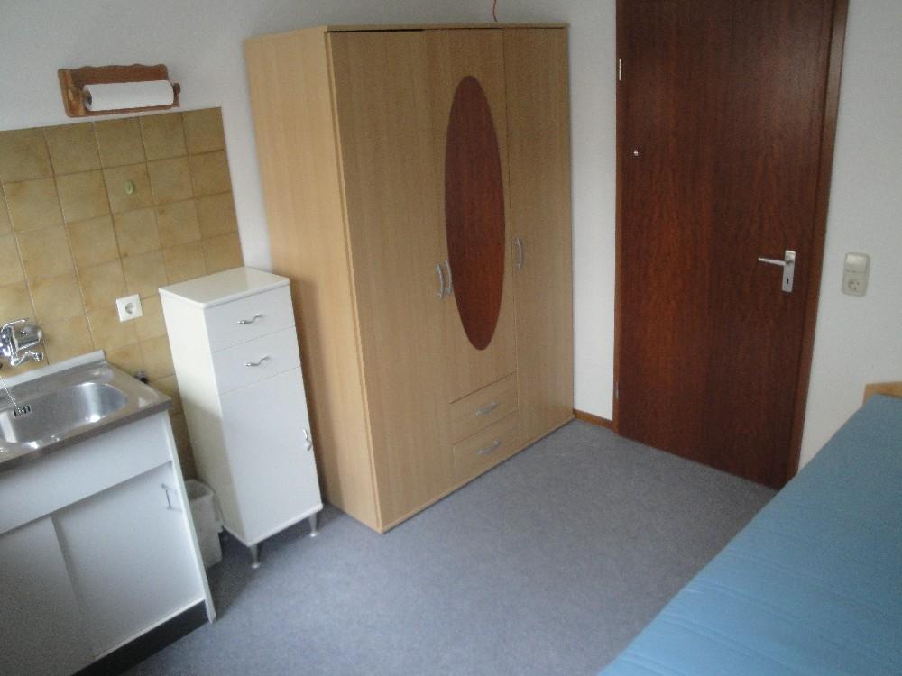 WG-Zimmer Nähe Renningen in Iptingen Gemeinde Wiernsheim Hofwiesenstraße 14 - 2. Zimmer UG Schlafzimmer (als eine Einheit mit 1. Zimmer UG)