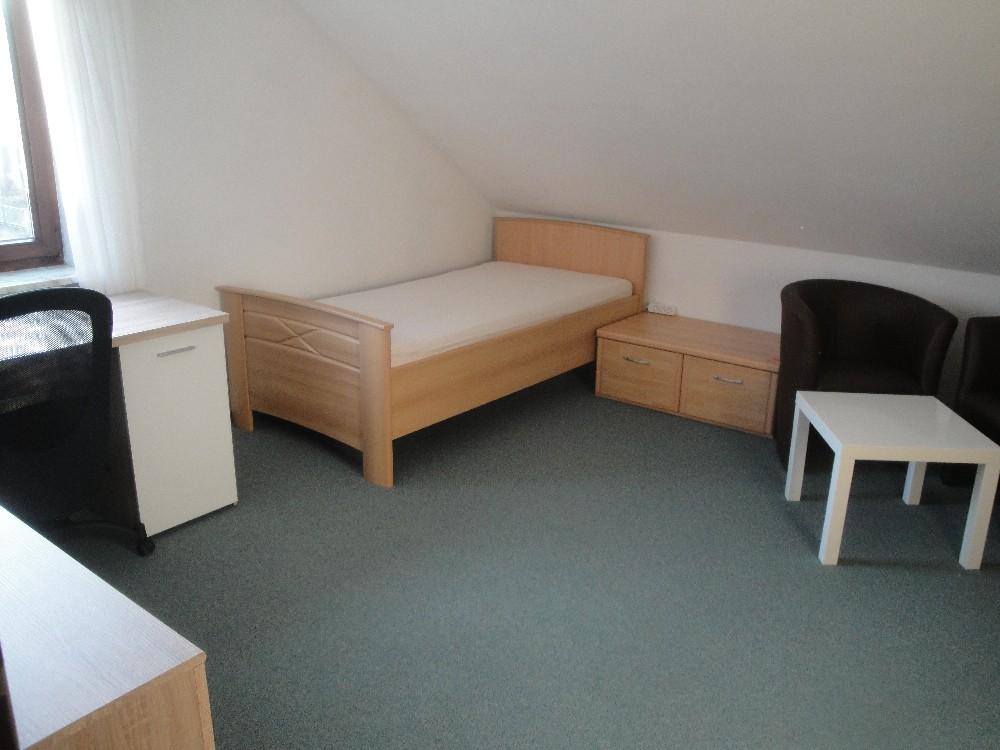 WG-Zimmer Nähe Renningen in Iptingen Gemeinde Wiernsheim Hofwiesenstraße 14 - 3. Zimmer OG mit großem Einbauschrank
