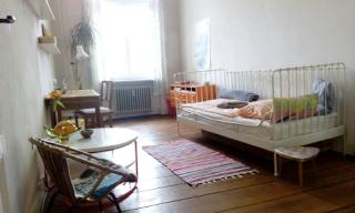 Anzeigenbild: 01.05. (oder 15.05.) - 31.07. (3 Monate) schönes & helles möbl. Zimmer in X-berg - zentrale Lage