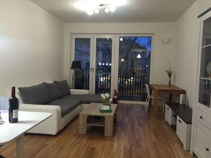 Apartamento Ostend Ostbahnhofstraße - Wohnecke mit großem Fenster
