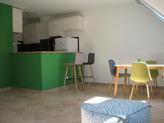 Ad image: charming 3-room DG apartment / ideal for 2 WG or couple