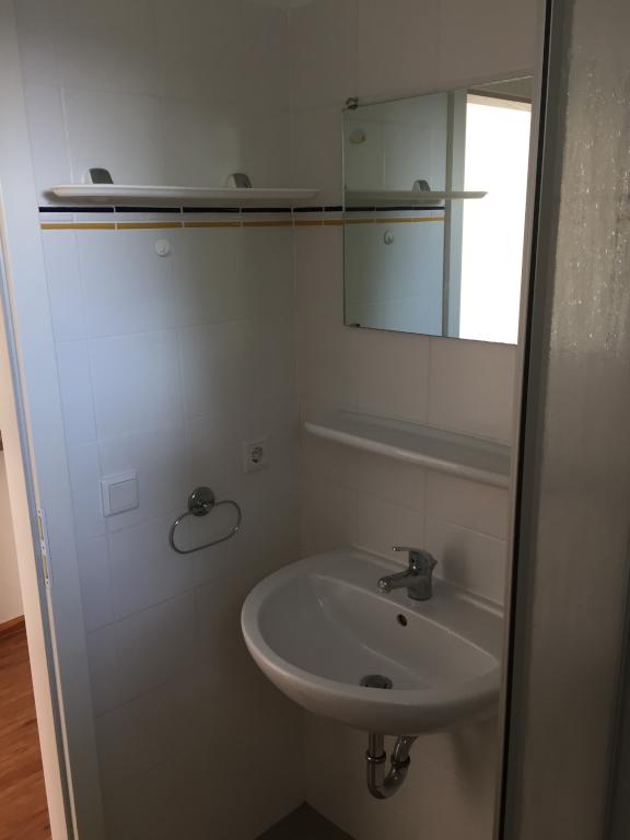 Möblierte und unmöblierte 20qm Zimmer im Zentrum Jenas – Max-Reger-Weg 8, 7743 Jena Jena-Stadt – Vorschaubild 8