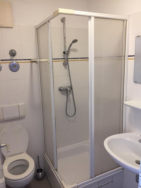 Möblierte und unmöblierte 20qm Zimmer im Zentrum Jenas – Max-Reger-Weg 8, 7743 Jena Jena-Stadt – Vorschaubild 16