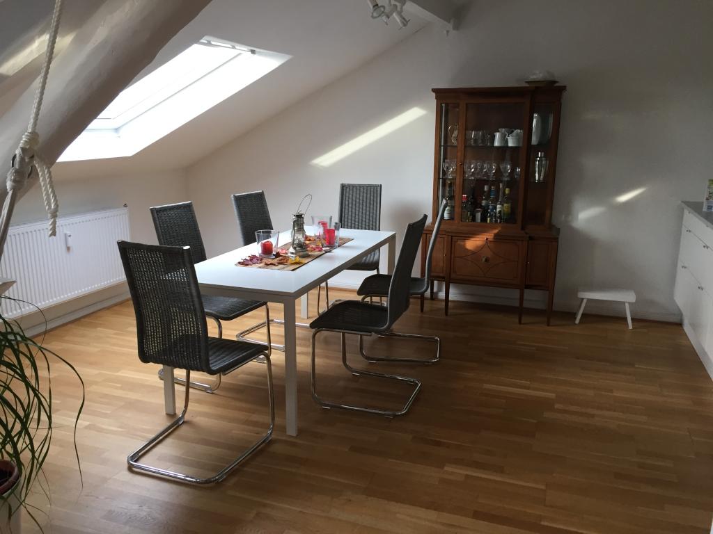 Sanierter Altbau in der Aachener Innenstadt: Maisonette, mit Schlafempore und Abstellraum, hell, hohe Decken, Gartenmitbenutzung Süd-Westseite, Parkett, 2 Tageslichtbäder, Kaminofen & Dachterrasse