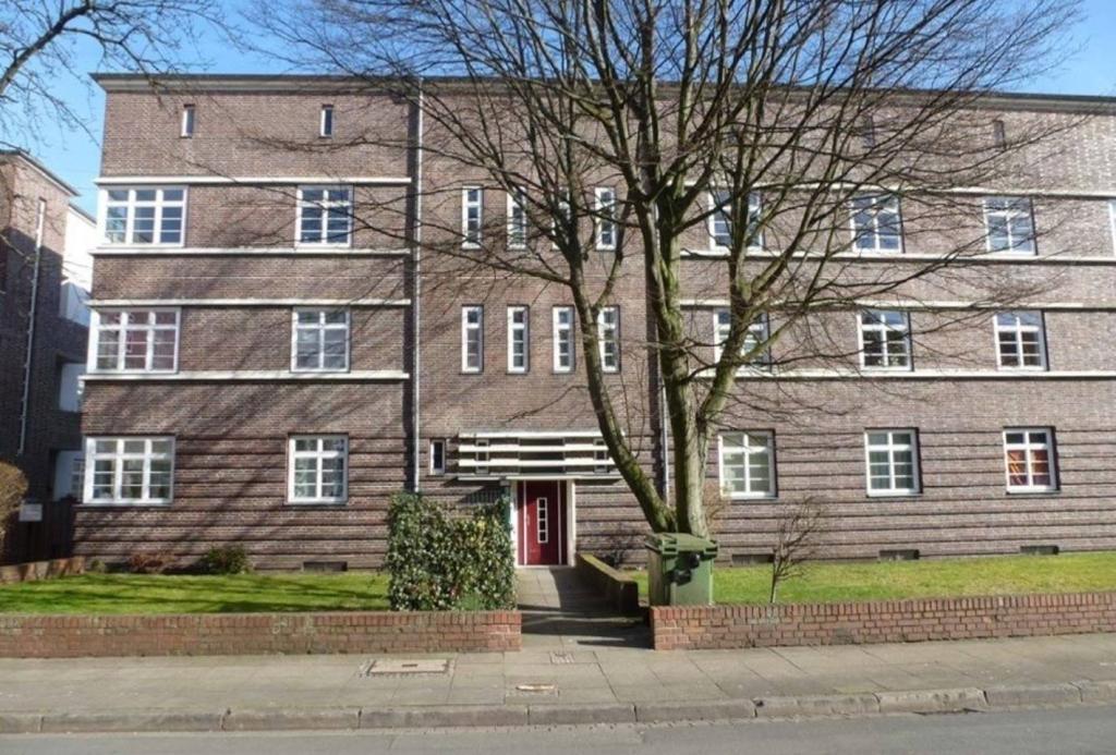 Möblierte 2-Zimmer-Altbauwohnung in Hannover-List mit Balkon (gute Verkehrsanbindung) – Grillparzerstr. 5, 30655 Hannover List – Vorschaubild 2