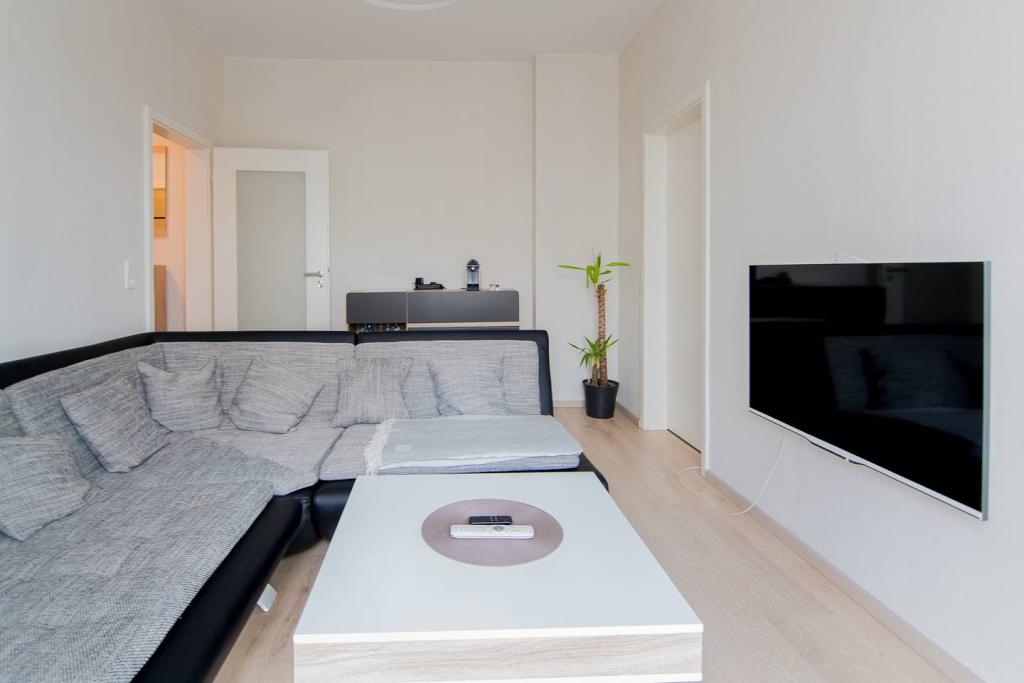 Möblierte 2-Zimmer-Altbauwohnung in Hannover-List mit Balkon (gute Verkehrsanbindung) – Grillparzerstr. 5, 30655 Hannover List – Vorschaubild 7