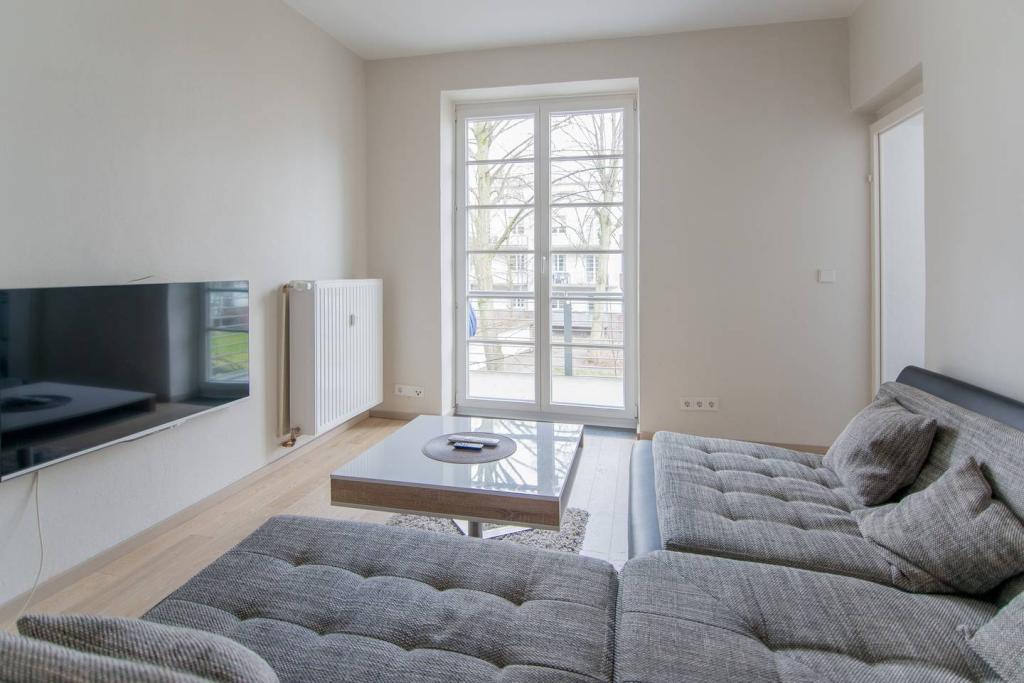 Möblierte 2-Zimmer-Altbauwohnung in Hannover-List mit Balkon (gute Verkehrsanbindung) – Grillparzerstr. 5, 30655 Hannover List – Vorschaubild 8