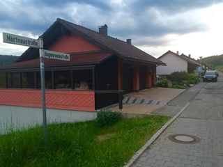 Imagen del anuncio: Wohnraum mit 105 qm: 2 Zimmer + Bad + Küche + Abstellraum + Garage und Terrasse mit nochmals 13,5 qm 