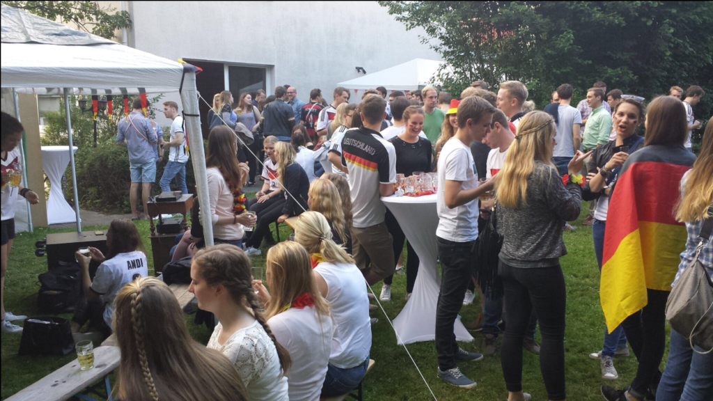 Habitación en WG Ostviertel Otto-Wallach-Weg 12 - Verbindungsleben - Public Viewing bei uns im Garten