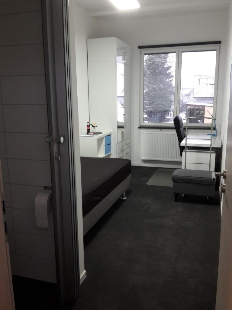 WG-Zimmer in Iptingen Gemeinde Wiernsheim Hofgasse 3 - Zimmer mit separater Toilette und Waschgelegenheit