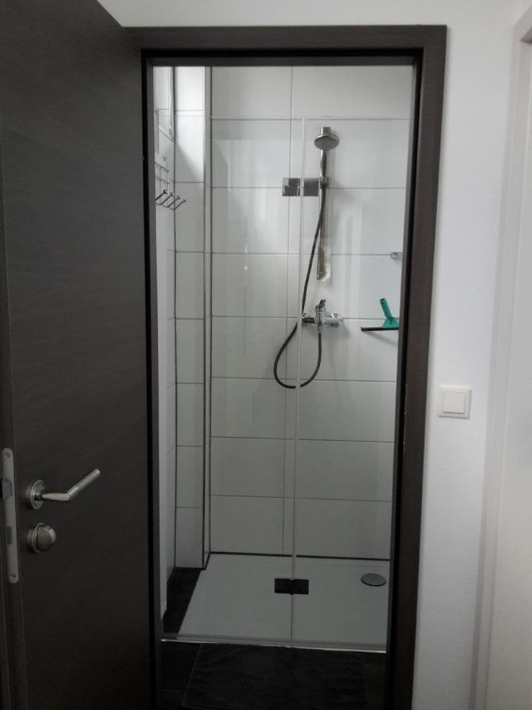 WG-Zimmer in Iptingen Gemeinde Wiernsheim Hofgasse 3 - Dusche
