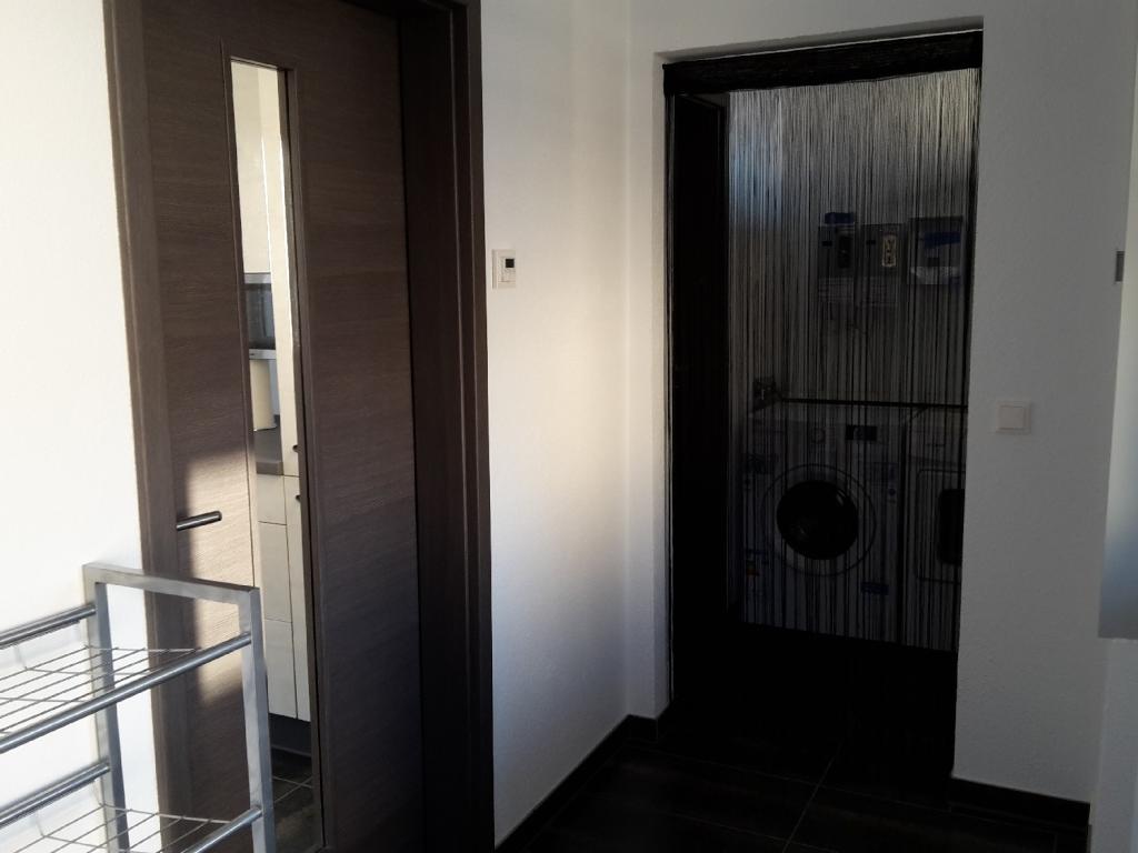 WG-Zimmer in Iptingen Gemeinde Wiernsheim Hofgasse 3 - Waschmaschine und Trockner, Vorratsschränke