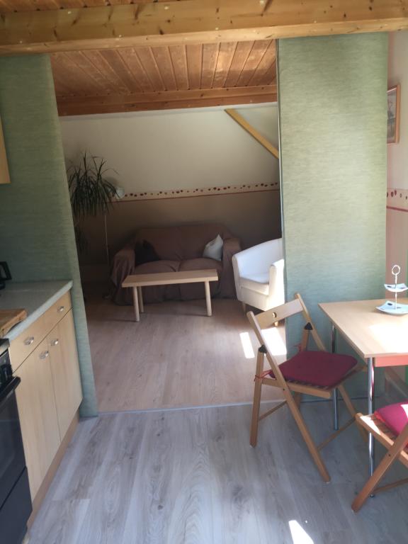 möblierte Maisonette Wohnung - sehr gute Anbindung zu Bus- und Bahn – Felix-Dahn-Weg, 1157 Dresden Briesnitz – Vorschaubild 6