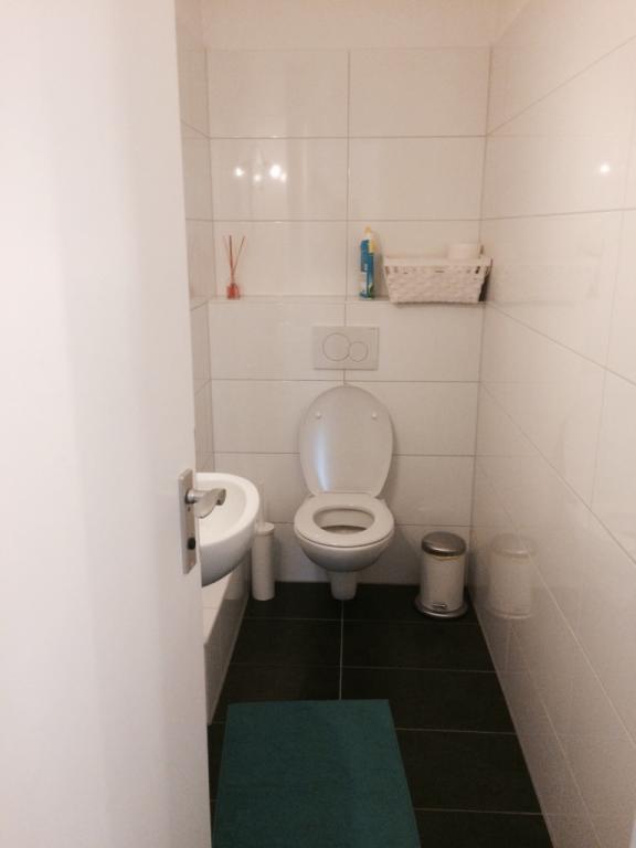 WG-Zimmer München Einsteinstraße 1 - Toilette 