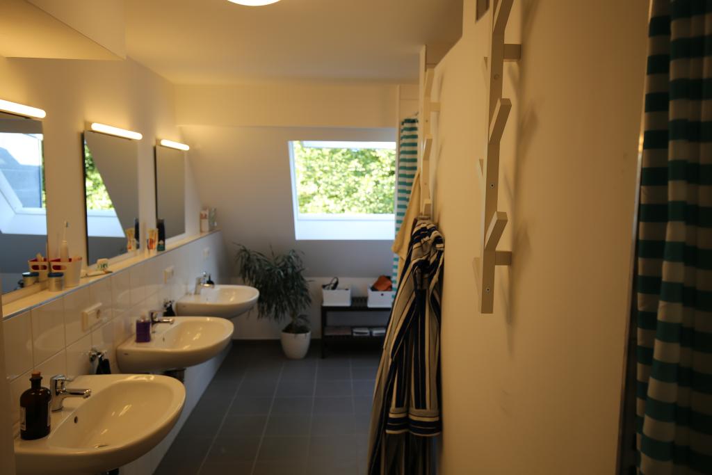 WG-Zimmer Aachen Lousbergstraße 44 - Eins der Bäder