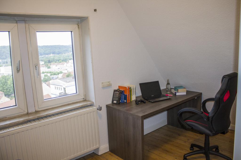 WG-Zimmer St Arnual Schenkelbergstraße 10 - Schreibtisch mit Ausblick