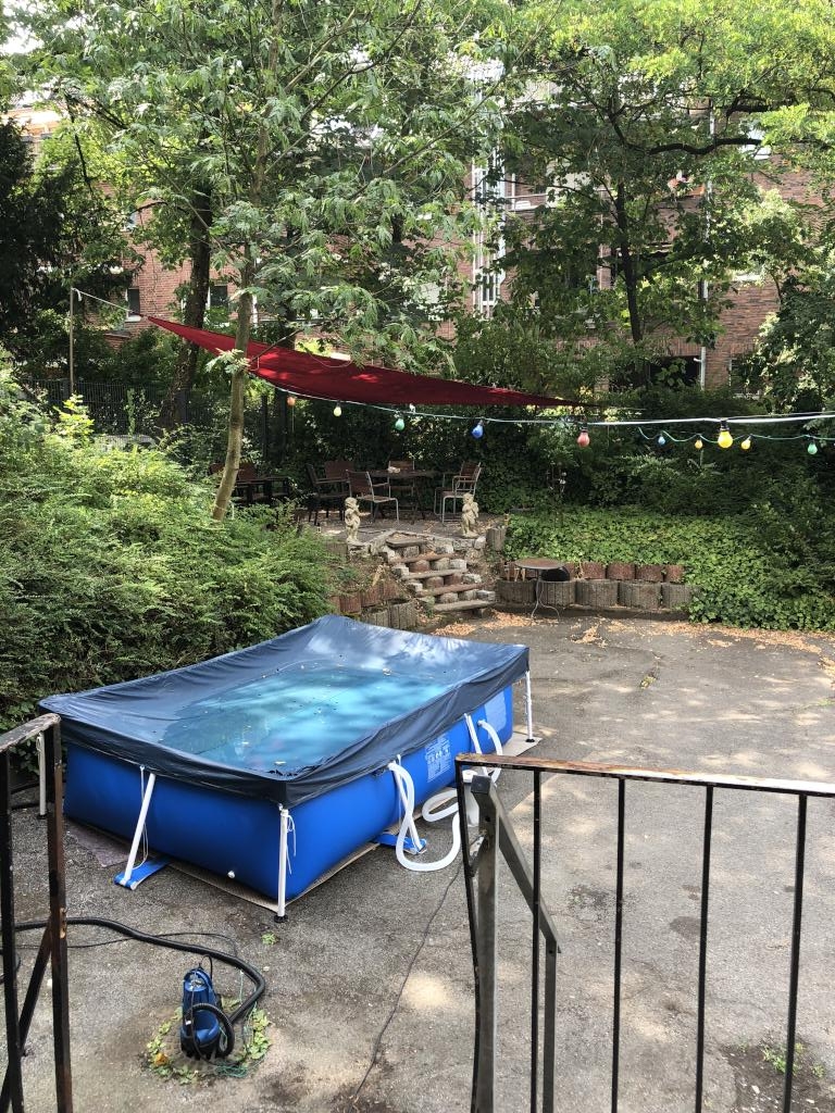 Habitación en WG Sülz Linzer Straße - Hinterhof mit Pool