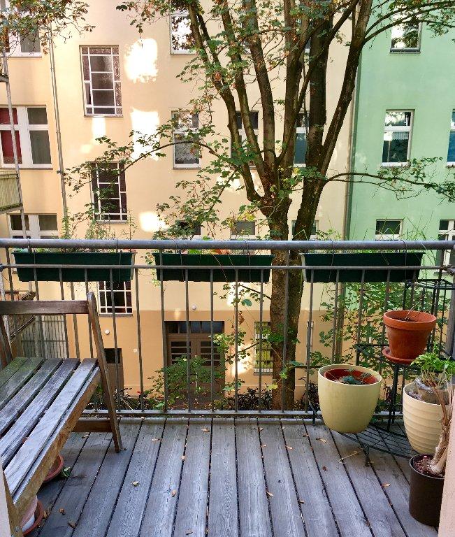 Wohnung Friedrichshain Wühlischstrasse 27 - Enjoy your morning coffee on the sunny balcony overlooking the Hof!