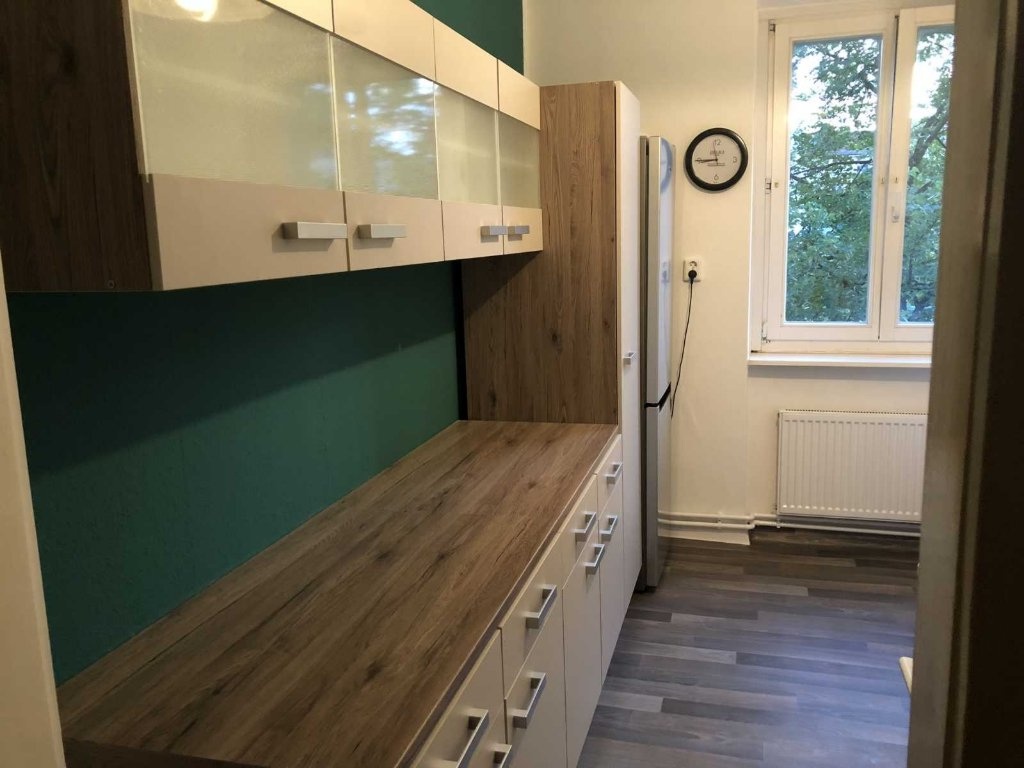 Estudio Mitte Schwedter Str. - Küche - Arbeitsplatte, Schränke, Kühlschrank