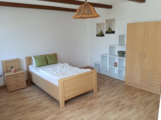Anzeigenbild: Helles möbeliertes Zimmer in ruhiger ländlicher Lage