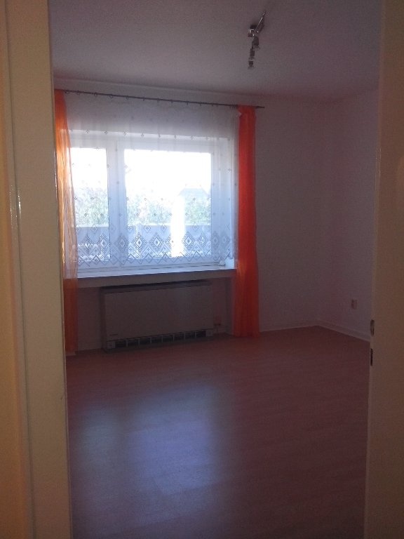 Frisch renovierte kleine Wohnung zum 01.09.2026 zu vermieten