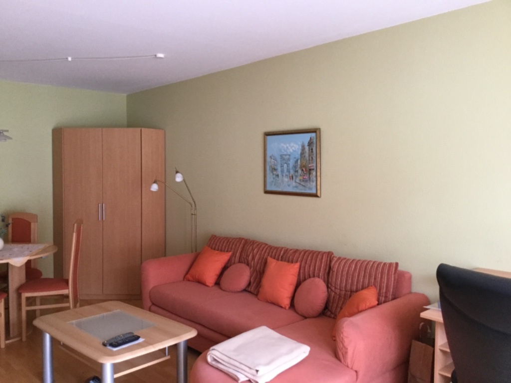 Schöne 2-Zi-Whg. möbliert, inklusive Garagenstellplatz, Internet und Strom – Hertleinstraße 23, 91052 Erlangen Anger – Vorschaubild 2