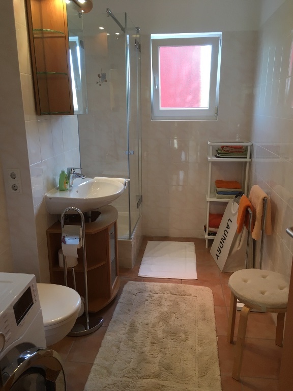 Schöne 2-Zi-Whg. möbliert, inklusive Garagenstellplatz, Internet und Strom – Hertleinstraße 23, 91052 Erlangen Anger – Vorschaubild 10