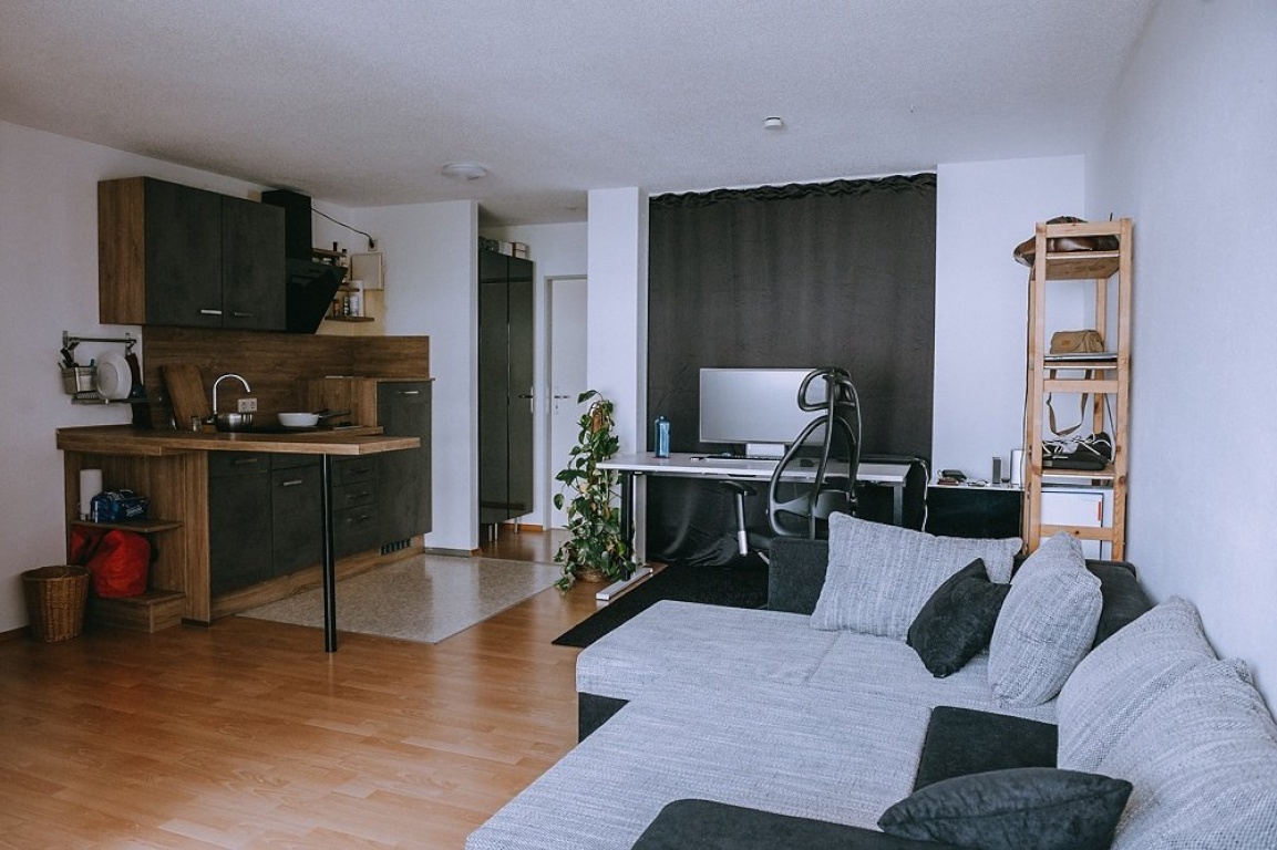 Ruhige 1,5-Zimmer-Wohnung mit Balkon im Konstanzer Paradies – möbliert zur Zwischenmiete – Brauneggerstr.56, 78462 Konstanz Paradies – Vorschaubild 3