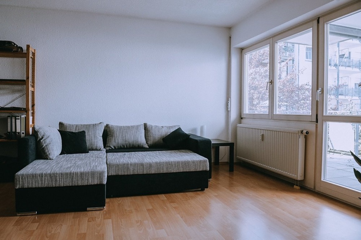 Ruhige 1,5-Zimmer-Wohnung mit Balkon im Konstanzer Paradies – möbliert zur Zwischenmiete – Brauneggerstr.56, 78462 Konstanz Paradies – Vorschaubild 2