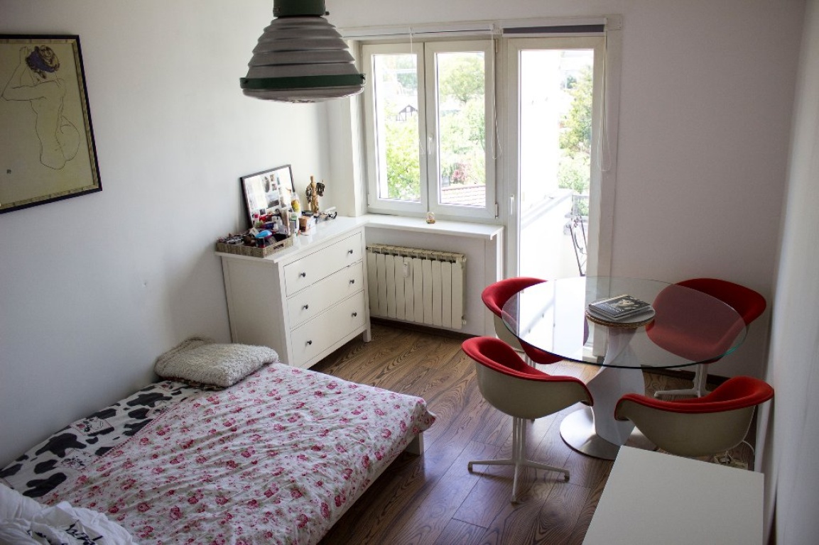 Flat Neukölln Aronsstraße, 40 - Schlafzimmer mit Balkon