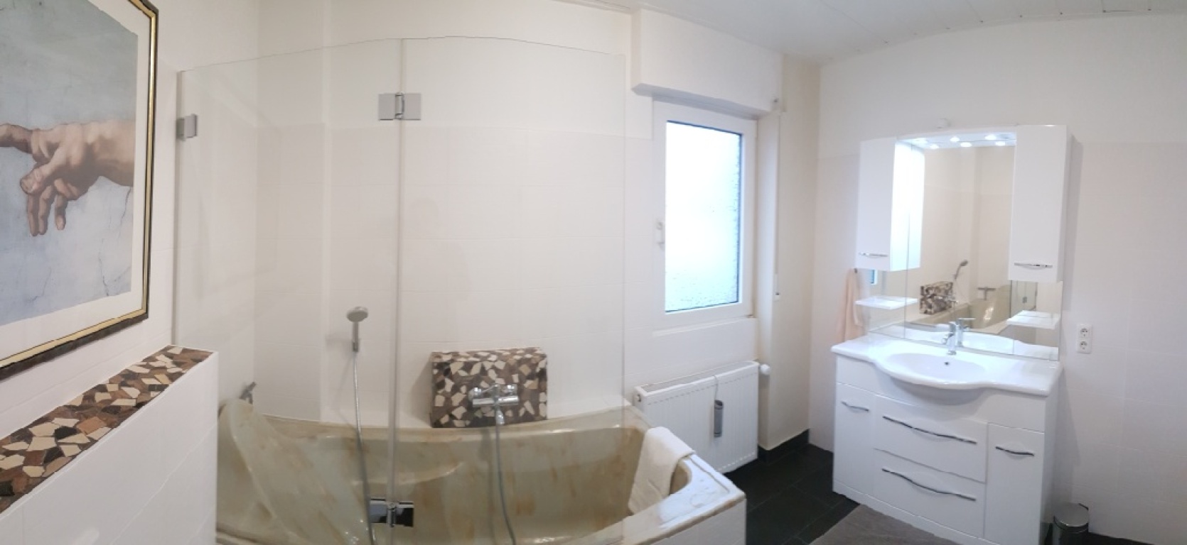 Flatshare Schwanheim Hegarstr 00 - Das grosse Bad mit Badewanne