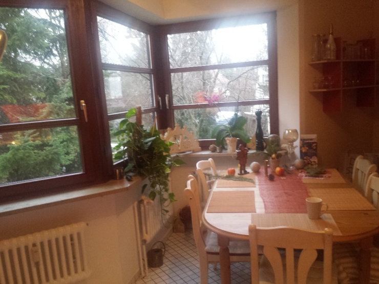 Helles, ruhiges 18qm Erkerzimmer mit Eichenparkett frei ab sofort