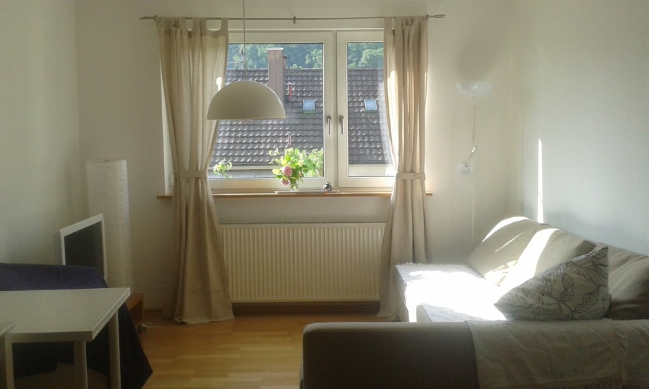 Mitbewohnerin gesucht | Befristete 3-Zimmer-Altbauwohnung mit Garten | Nähe Marienplatz