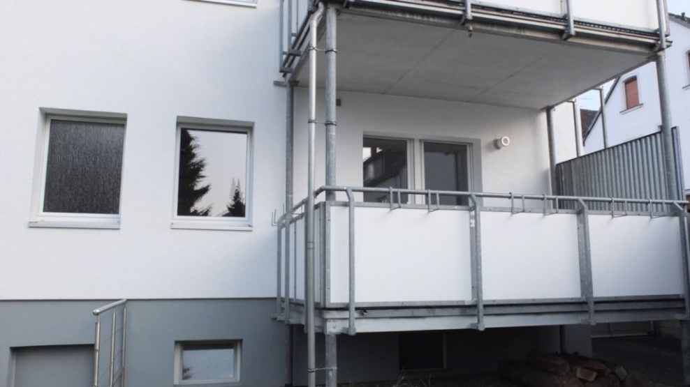 Moderne, ruhige, hochwertige EGWohnung mit großen Balkon und Blick ins