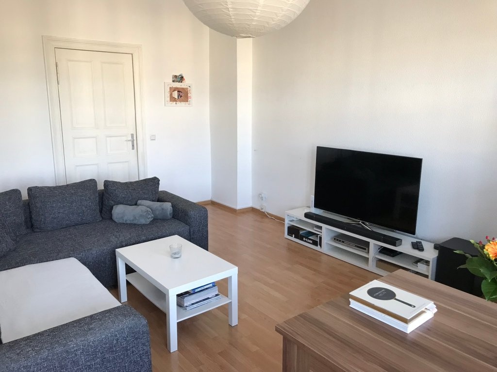 Flatshare Friedrichshain Petersburger Str. 71 - Couch mit TV