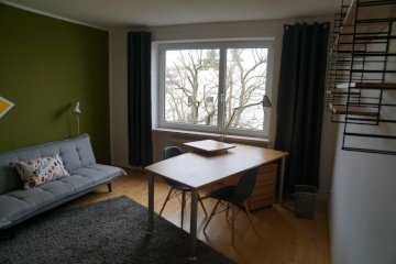 Möbliertes 19m^2 Zimmer in 3-WG, zentral