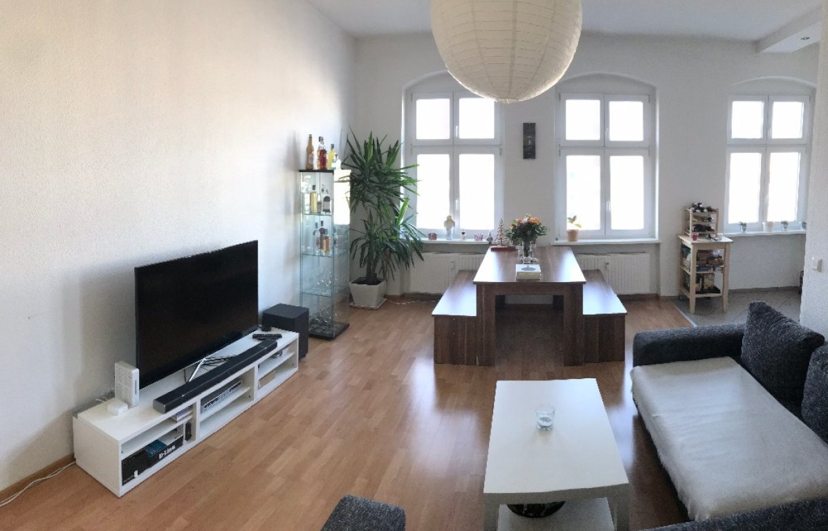 Flatshare Friedrichshain Petersburger Str. 71 - TV im Wohnzimmer