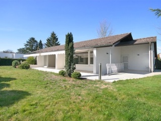 Anzeigenbild: CERNSANATED BUNGALOW IN ORDER AT THE ALTRHEIN