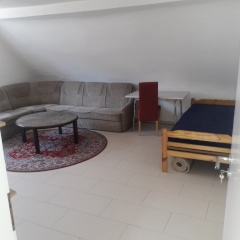 Anzeigenbild: Schönes WG Apartment ca 22m2 in 2 er WG.Tageslichtbad. Zentral in Niefern