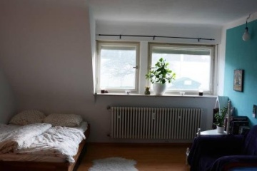 Anzeigenbild: Möbilliertes 22 qm großes und helles WG Zimmer mit Balkon