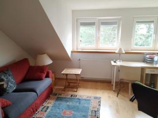 Anzeigenbild: 2 Zimmer plus eigenes Bad im Dachgeschoss nahe Frankfurt