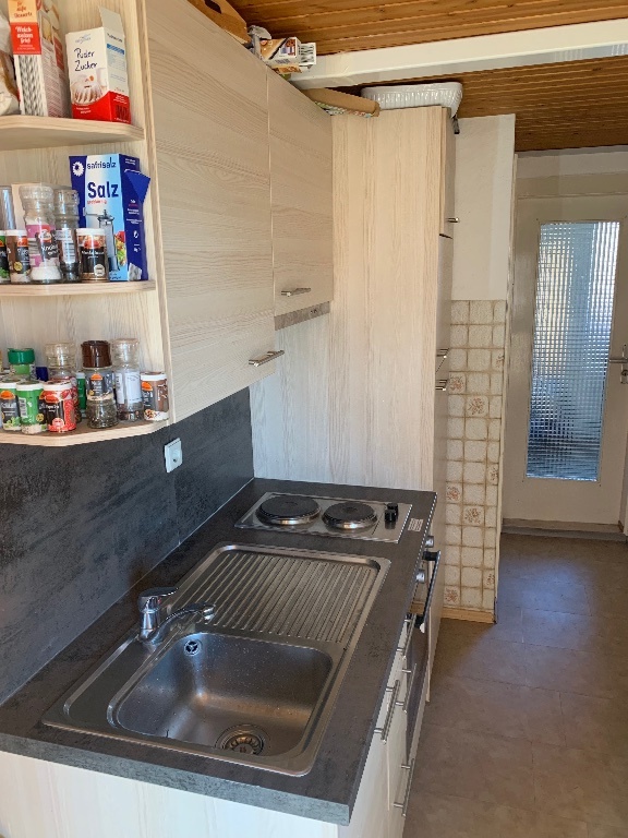 Habitación en WG Obertürkheim Quittengasse 11 - Küche Sicht zum Wohnungseingang